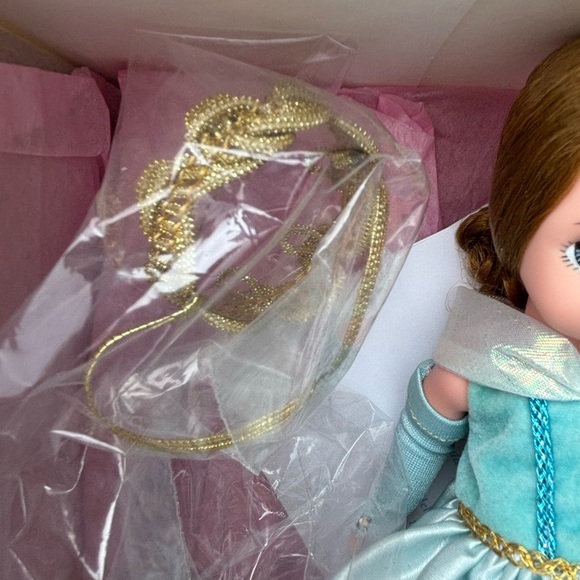 Madame Alexander Sleeping Beauty doll in box - Picture 2 of 6
